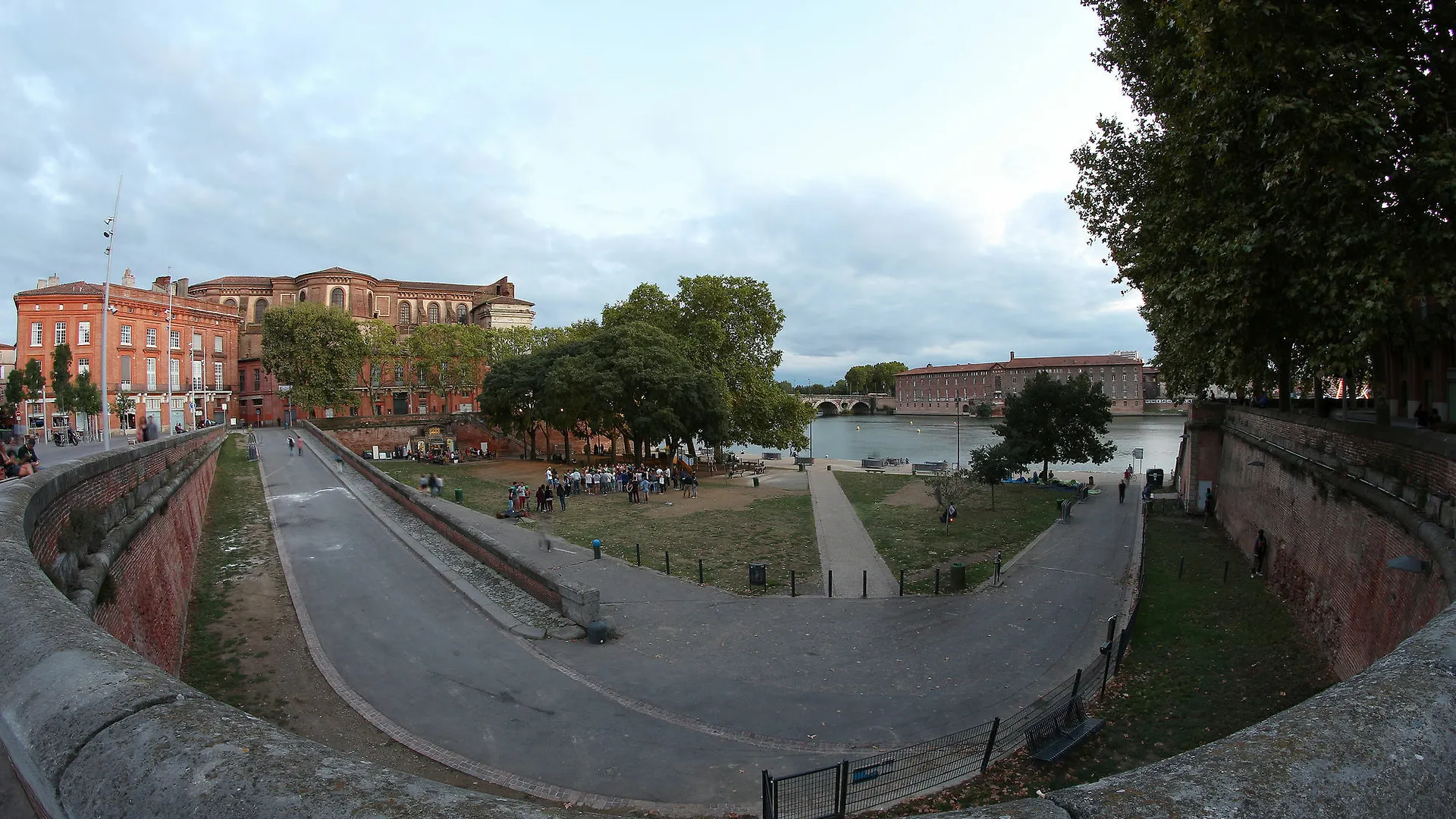 Riverside Toulouse 0*,